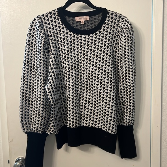 Sweaters - Picture 4 of 8